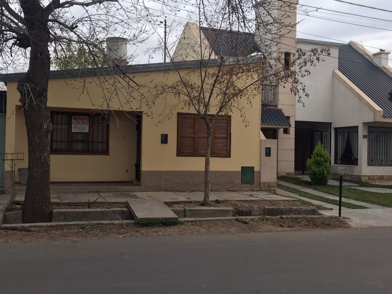 Acogedora  casa en B° Bancario - Inmejorable zona del departamentos de San Rafael - 