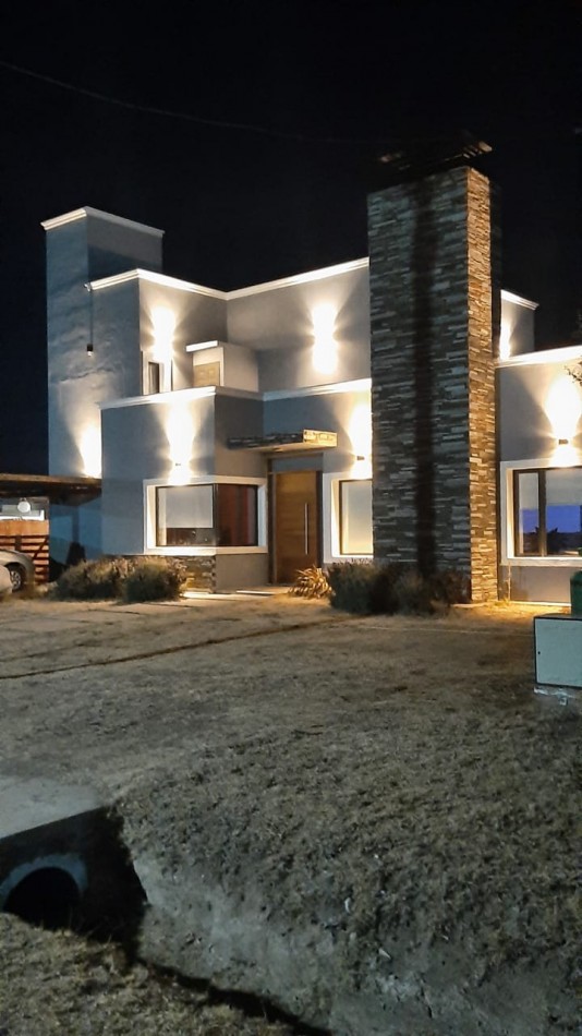 RETASADA!! Residencia de Lujo en barrio privado Complejo Las Lavandas! 