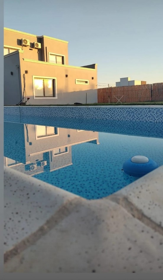 RETASADA!! Residencia de Lujo en barrio privado Complejo Las Lavandas! 