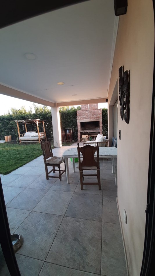 RETASADA!! Residencia de Lujo en barrio privado Complejo Las Lavandas! 