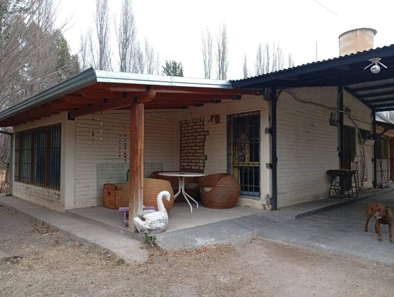 Propiedad en Villa 25 de Mayo: casa con amplio terreno