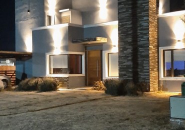 RETASADA!! Residencia de Lujo en barrio privado Complejo Las Lavandas! 
