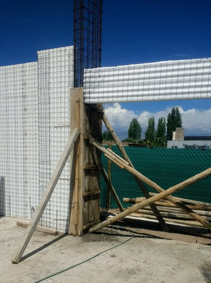 CASA EN CONSTRUCCION A LA VENTA EN BARRIO AMPROS V - MAIPU - MENDOZA