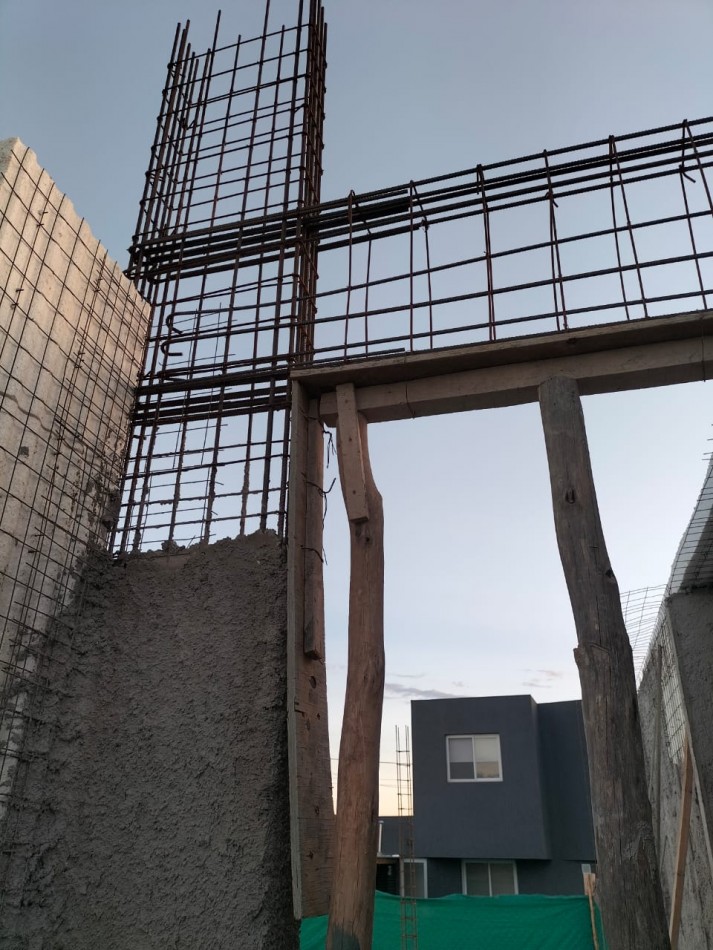 CASA EN CONSTRUCCION A LA VENTA EN BARRIO AMPROS V - MAIPU - MENDOZA
