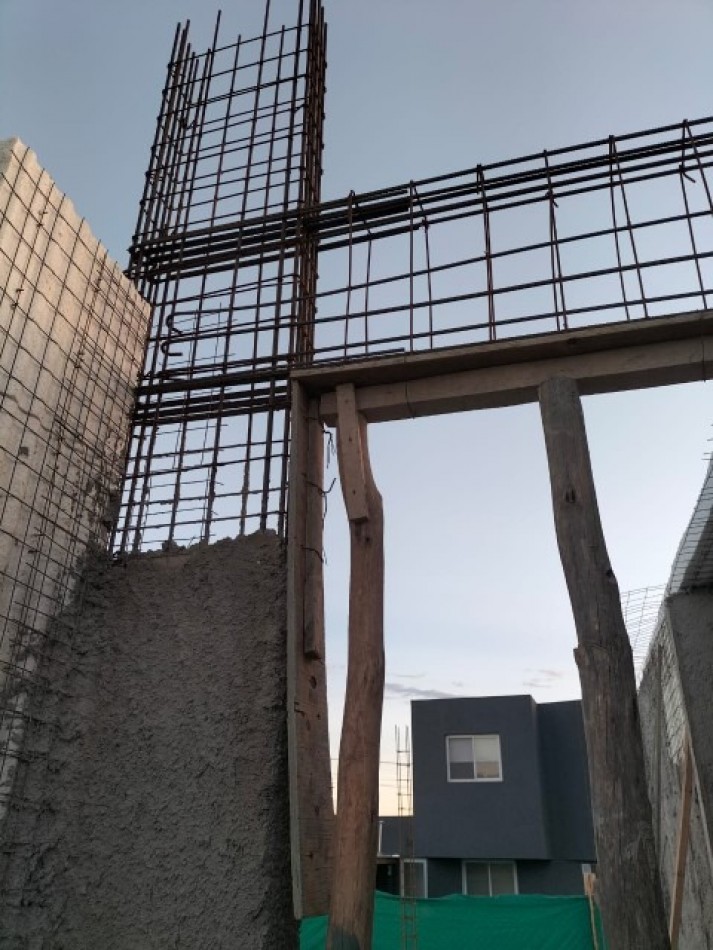 CASA EN CONSTRUCCION A LA VENTA EN BARRIO AMPROS V - MAIPU - MENDOZA