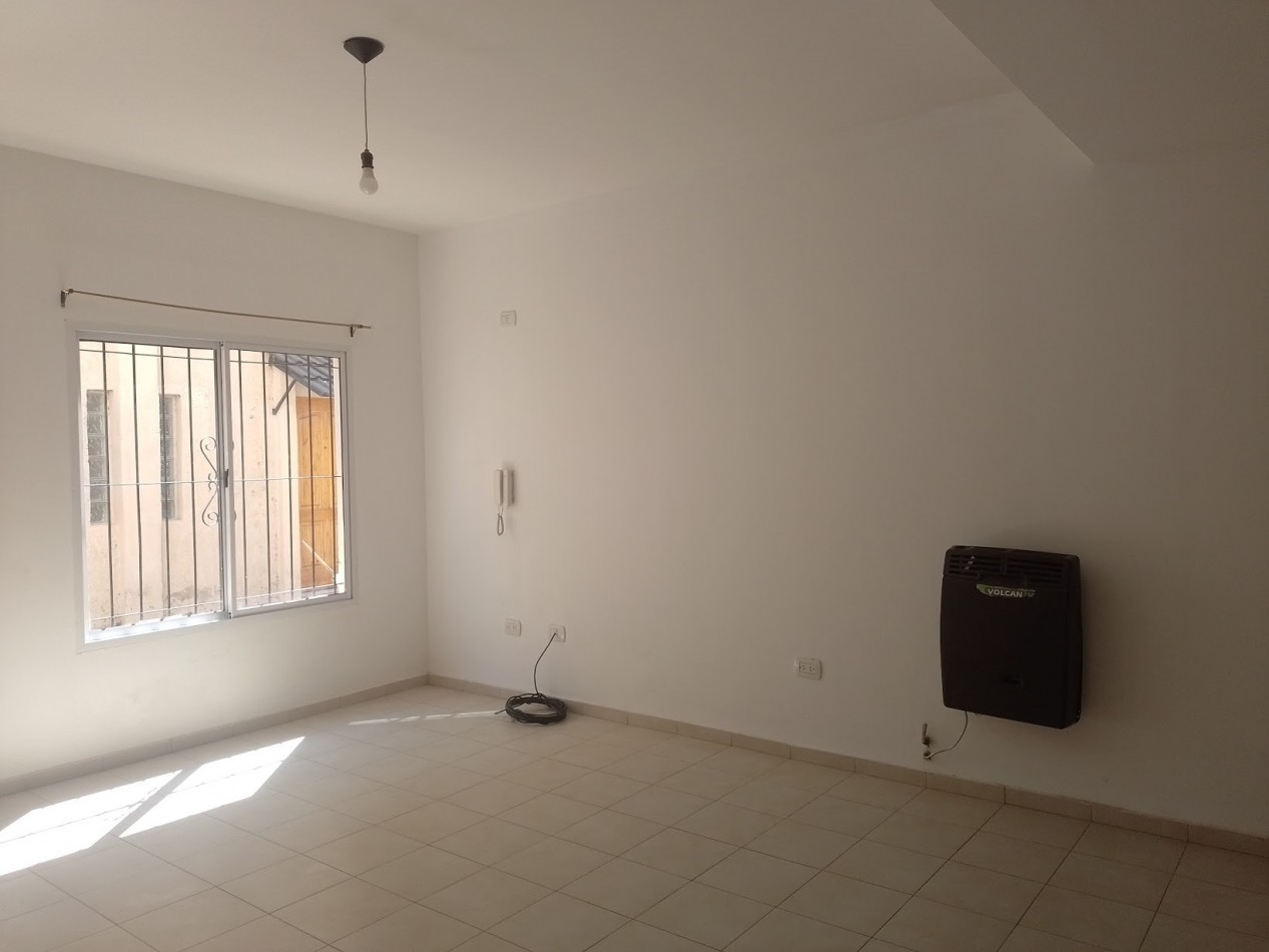 ALQUILO DUPLEX EN CALLE PAUL HARRIS 1.585