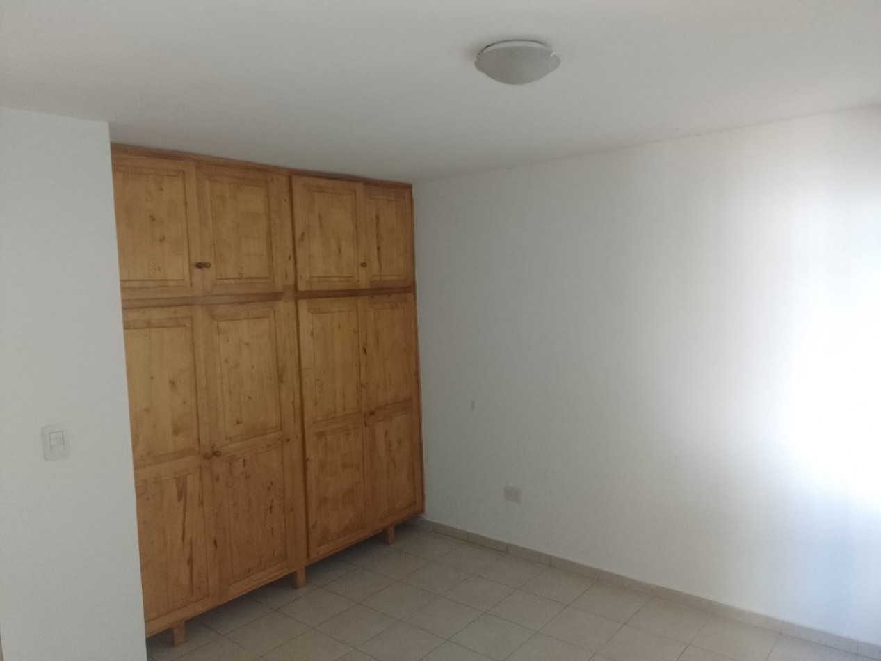 ALQUILO DUPLEX EN CALLE PAUL HARRIS 1.585