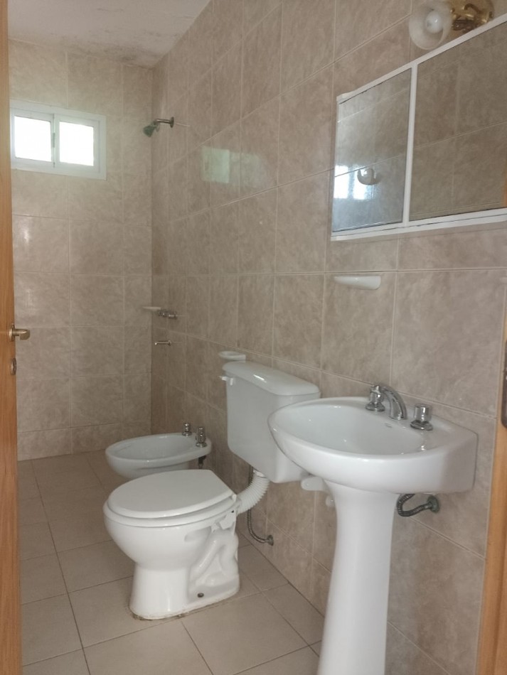 ALQUILO DUPLEX EN CALLE PAUL HARRIS 1.585